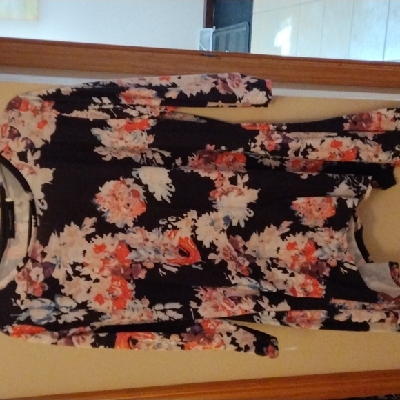 Tunic - Picture 1 of 2